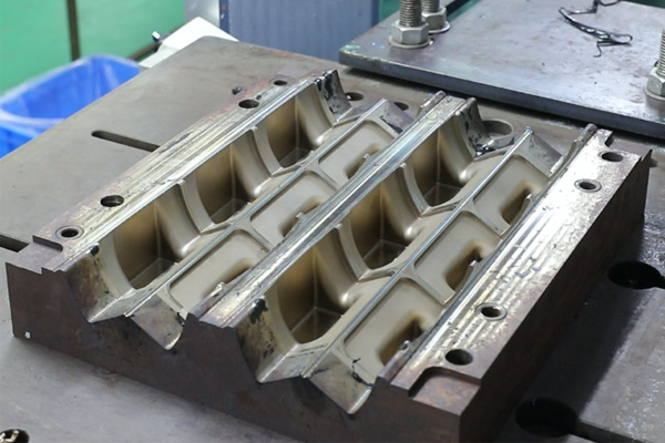 Molde de compressão