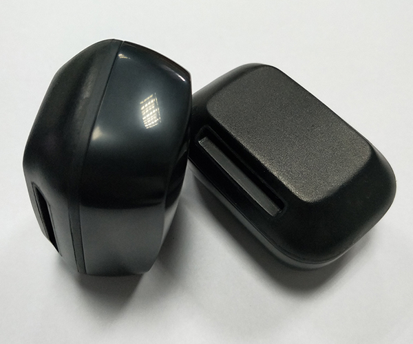 Moldagem de co-inje&ccedil;&atilde;o de ABS e TPU