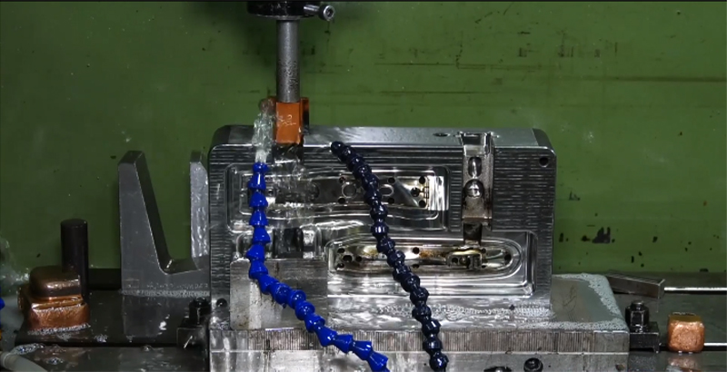 Processamento de moldagem por inje&ccedil;&atilde;o de pl&aacute;stico